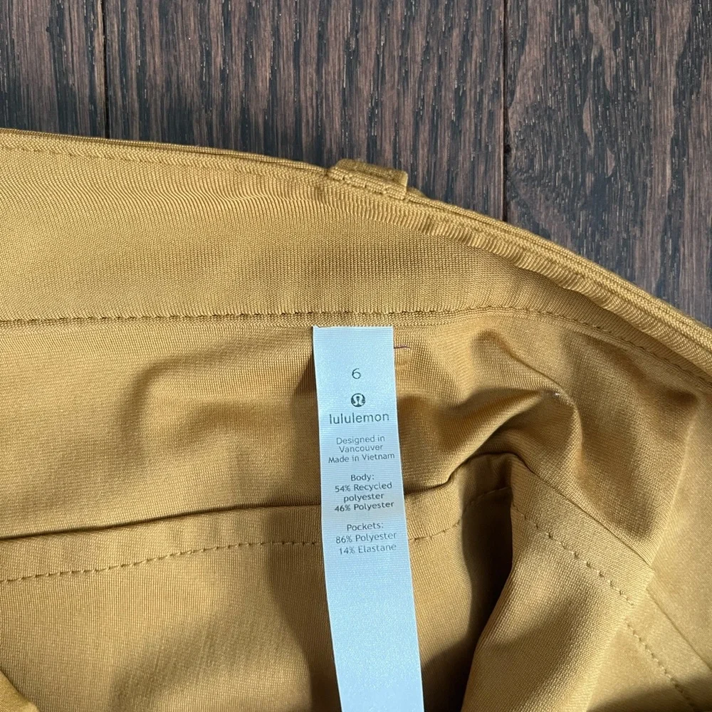 Lululemon City Sleek Pant, Size 6, never worn, *Warpstreme - Picture 2 of 2